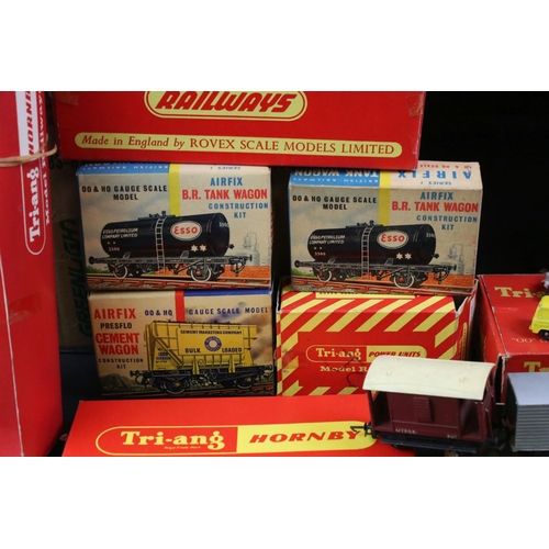 210 - Quantity of OO gauge model railway to include various boxed Triang track, plastic trackside buiings,... 