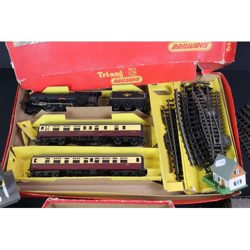 212 - Boxed Triang OO gauge RS1 electric train set containing Princess Victoria locomotive, 2 x coaches an... 