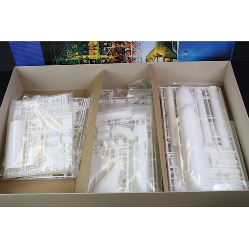 273 - Boxed & unbuilt Revell 1:144 Launch Tower & Space Shuttle ltd edn plastic model kit 04911 with boost... 