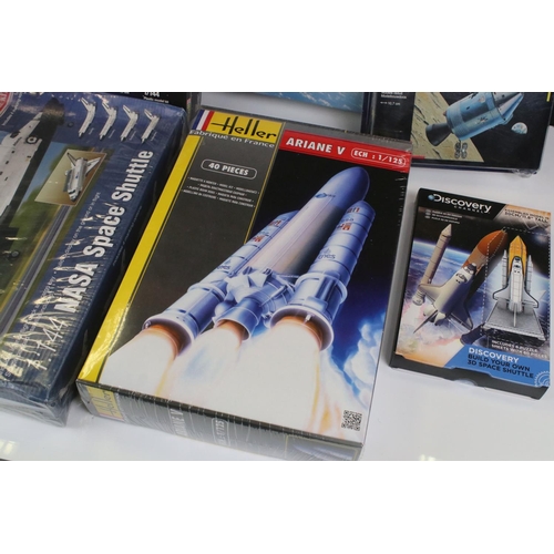 275 - Five Boxed & unbuilt space-related plastic model kits, to include 3 x Revell (4526 1/144 Space Shutt... 