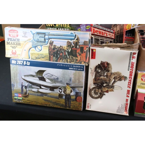 281 - 15 Boxed & unbuilt plastic model kits to include 2 x Hales (G231 Peace Maker 