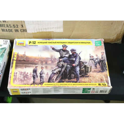 281 - 15 Boxed & unbuilt plastic model kits to include 2 x Hales (G231 Peace Maker 