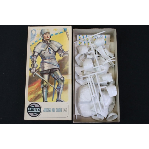 284 - 17 Boxed & unbuilt Airfix plastic model kits to include 12 x Historical figure sets (02511-1 Charles... 