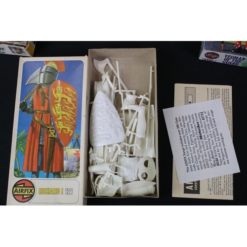 284 - 17 Boxed & unbuilt Airfix plastic model kits to include 12 x Historical figure sets (02511-1 Charles... 