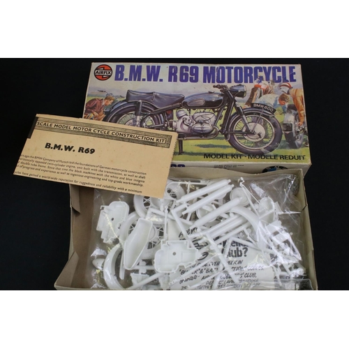 289 - 16 Boxed & unbuilt Airfix plastic models kits to include 4 x motorcycle kits (Honda CB450, 06318-6 A... 