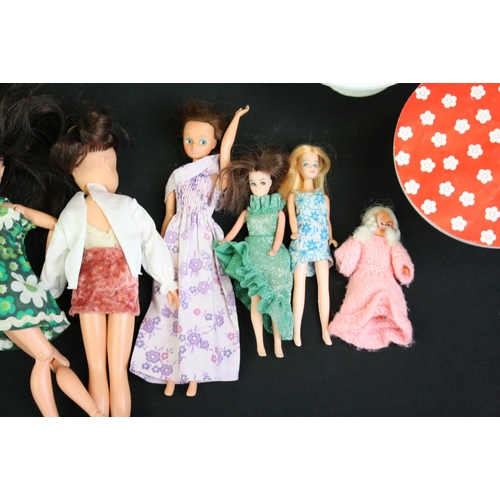 308 - Eight fashion dolls to include a 2nd gen Sindy doll (marked 1077), Uneeda Dollikin doll, 3 x Model T... 