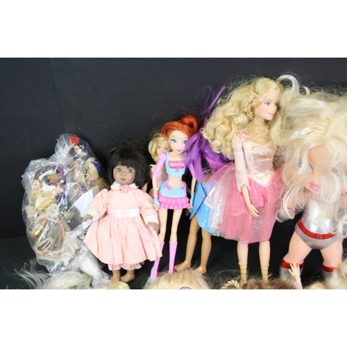 320 - Quantity of contemporary dolls to include Furga, Hasbro Barbie, Bratz etc