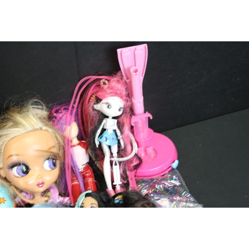 320 - Quantity of contemporary dolls to include Furga, Hasbro Barbie, Bratz etc