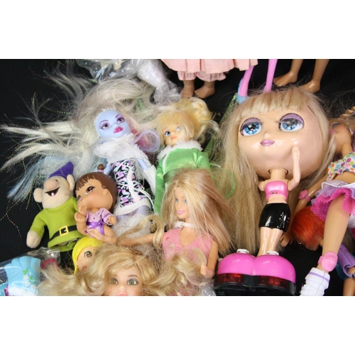 320 - Quantity of contemporary dolls to include Furga, Hasbro Barbie, Bratz etc