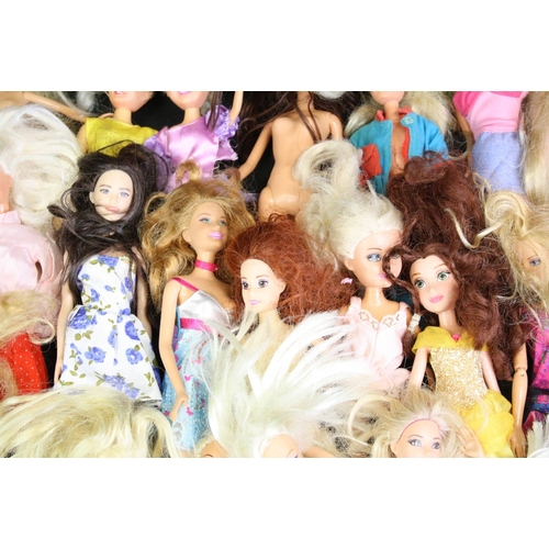 322 - Quantity of contemporary dolls to include Disney and other fashion examples, mainly with clothing