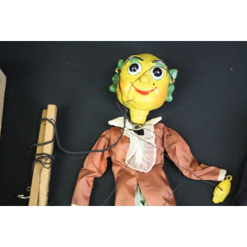 323 - Original boxed Pelham Puppet Mr Turnip puppet in a good overall condition with gd strings, tatty box... 