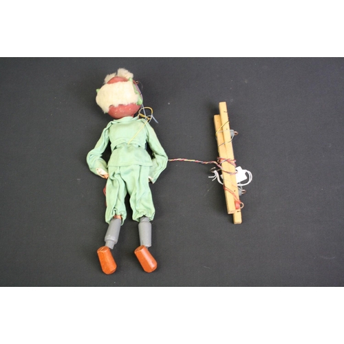 324 - Original boxed Pelham Puppet Colonel Beetroot puppet in a good condition with gd strings, with instr... 