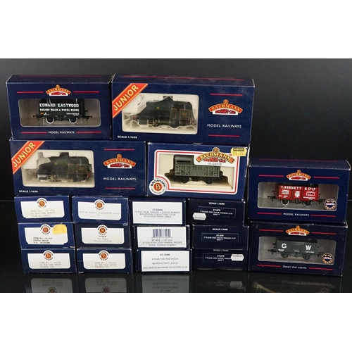 19 - 16 Boxed Bachmann OO gauge items of rolling stock featuring various wagons plus 2 x boxed Bachmann J... 