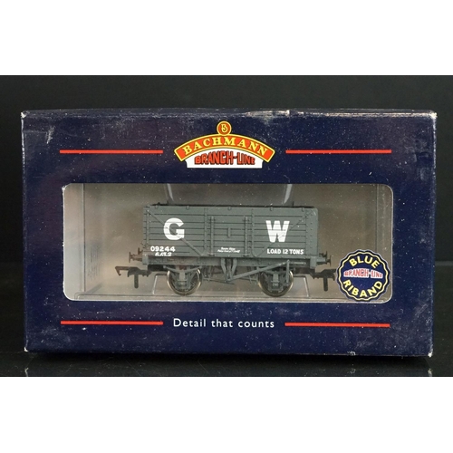 19 - 16 Boxed Bachmann OO gauge items of rolling stock featuring various wagons plus 2 x boxed Bachmann J... 