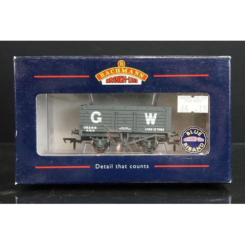 19 - 16 Boxed Bachmann OO gauge items of rolling stock featuring various wagons plus 2 x boxed Bachmann J... 