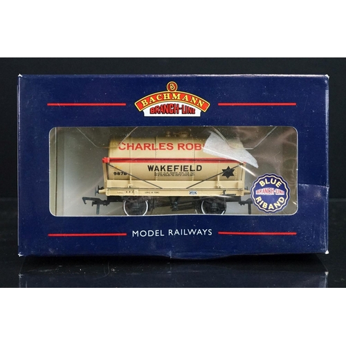 19 - 16 Boxed Bachmann OO gauge items of rolling stock featuring various wagons plus 2 x boxed Bachmann J... 