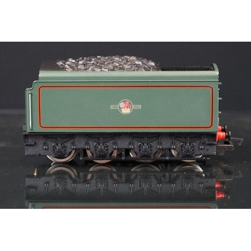 2 - Cased Hornby OO gauge ltd edn Sir Ralph Wedgwood 1962-1965 BR 4-6-2 Locomotive Class A4 (no.000302) ... 