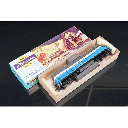 29 - Three boxed Athearn HO gauge locomotives to include Union Pacific 3275, Great Northern 2538 & Nickel... 