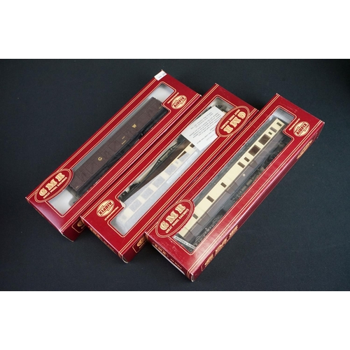 37 - 12 Boxed Airfix OO gauge items of rolling stock to include 11 x GMR to include 54207-6 Centenary Com... 