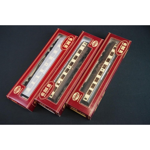 37 - 12 Boxed Airfix OO gauge items of rolling stock to include 11 x GMR to include 54207-6 Centenary Com... 