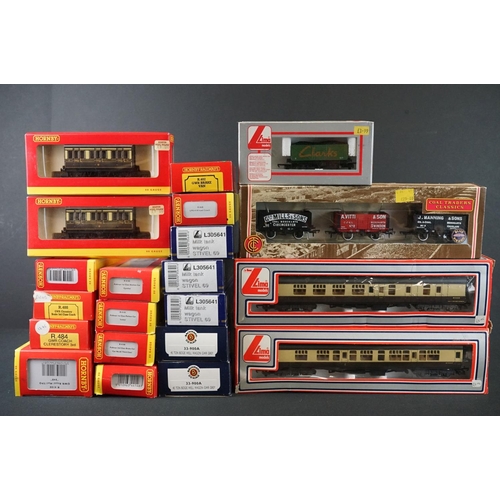 42 - 21 Boxed OO gauge items of rolling stock to include 12 x Hornby (features R4108 GWR Royal Mail TPO 8... 