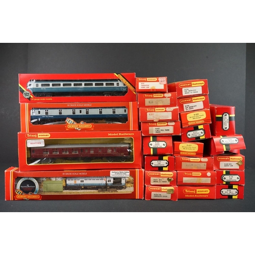 46 - 25 Boxed Hornby / Triang OO gauge items of rolling stock to include R416 Operating Mail Coach BR Liv... 