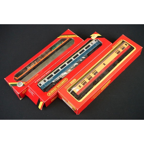 46 - 25 Boxed Hornby / Triang OO gauge items of rolling stock to include R416 Operating Mail Coach BR Liv... 