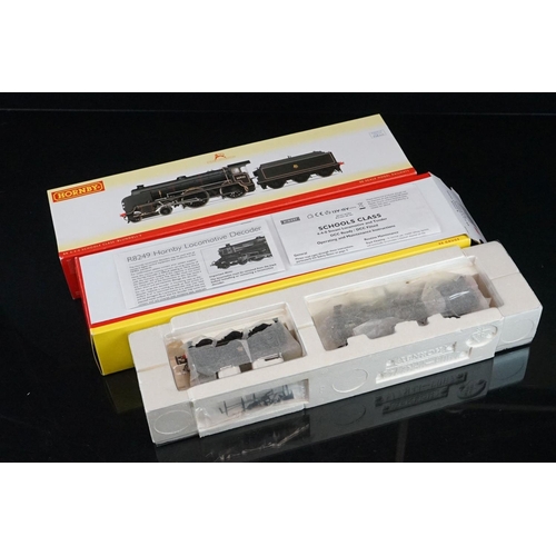 9 - Boxed Hornby OO gauge DCC Fitted R2744X BR 4-4-0 Schools Class Blundell's (decoder fitted) locomotiv... 