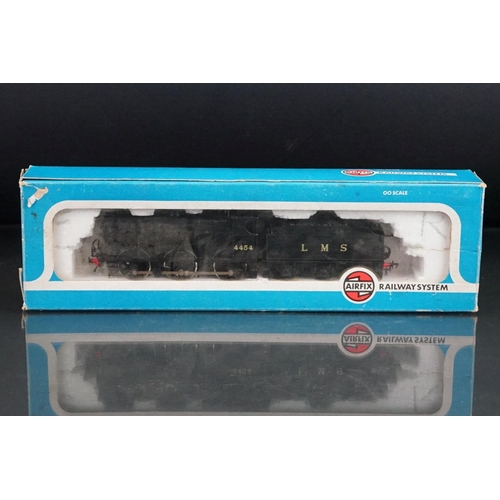 88 - Five boxed Airfix OO gauge locomotives to include 54124-2 Restormel Castle Class GWR, 54152-7 1400 C... 