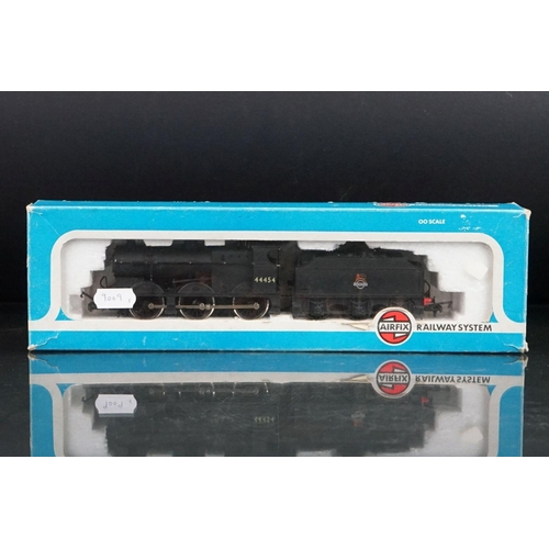 88 - Five boxed Airfix OO gauge locomotives to include 54124-2 Restormel Castle Class GWR, 54152-7 1400 C... 