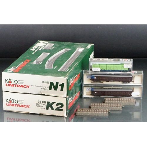 98 - Two boxed Kato Unitrack sets to include 20820 N1 & 20832 K2 plus 3 x cased Kato N gauge items of rol... 