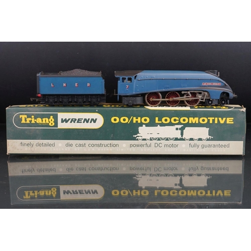 110 - Boxed Triang Wrenn OO gauge W2212 Sir Nigel Gresley locomotive with paperwork