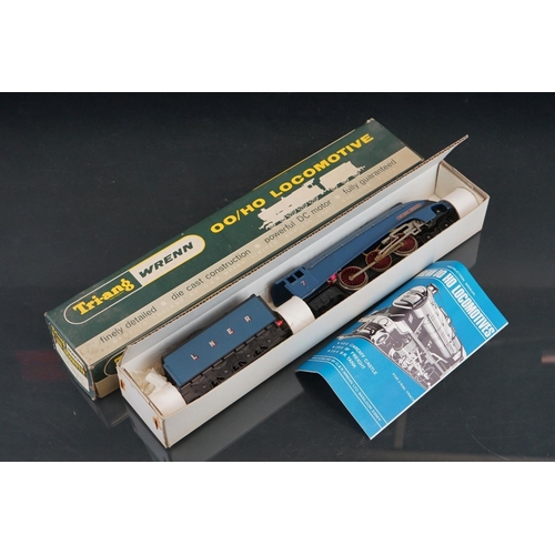 110 - Boxed Triang Wrenn OO gauge W2212 Sir Nigel Gresley locomotive with paperwork