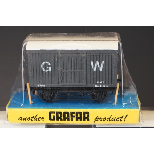 117 - 25 Boxed OO / HO gauge items of rolling stock to include 14x Grafar & 11 x Jouef