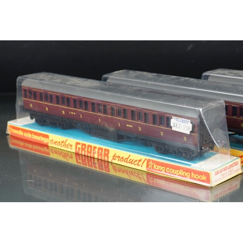 117 - 25 Boxed OO / HO gauge items of rolling stock to include 14x Grafar & 11 x Jouef