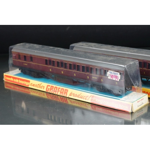 117 - 25 Boxed OO / HO gauge items of rolling stock to include 14x Grafar & 11 x Jouef