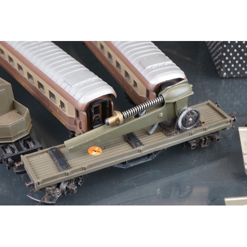 118 - Lima HO gauge military locomotive & 2 x coach set plus 4 x Triang Battle Space items of rolling stoc... 