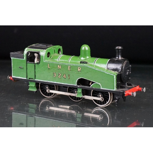 126 - Boxed Triang Wrenn 2218 Tank 80033 Locomotive in black plus Hornby Dublo Sir Daniel Gooch (incorrect... 