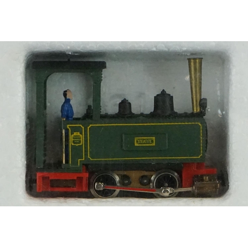 132 - Boxed Playcraft HO International  P1610 Miniature HO Passenger track length 4' 5