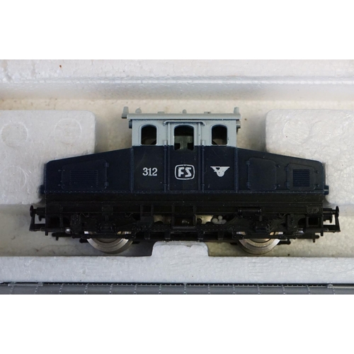 135 - Two boxed Lima HO gauge electric train sets to include 8250C and 2750 both complete with locomotives... 