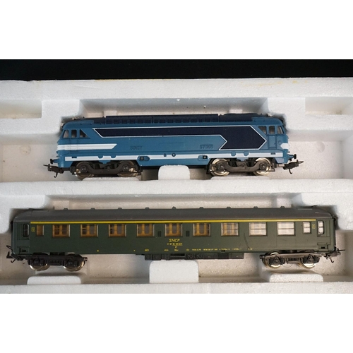 135 - Two boxed Lima HO gauge electric train sets to include 8250C and 2750 both complete with locomotives... 