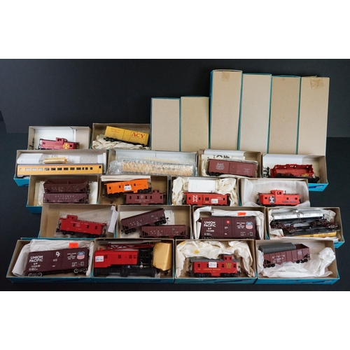 140 - Collection of HO gauge items of rolling stock contained in 24 x Athearn boxes, a couple of additiona... 