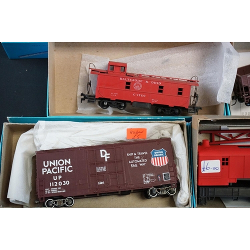 140 - Collection of HO gauge items of rolling stock contained in 24 x Athearn boxes, a couple of additiona... 