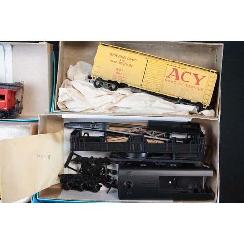 140 - Collection of HO gauge items of rolling stock contained in 24 x Athearn boxes, a couple of additiona... 