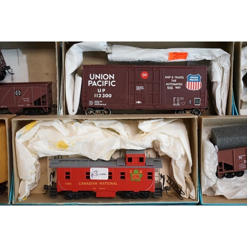 140 - Collection of HO gauge items of rolling stock contained in 24 x Athearn boxes, a couple of additiona... 