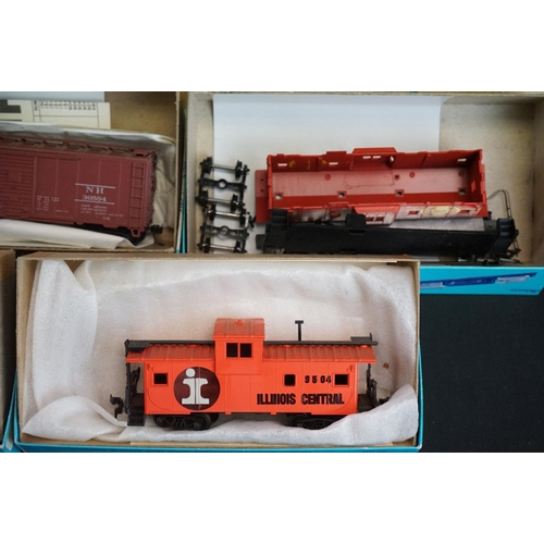 140 - Collection of HO gauge items of rolling stock contained in 24 x Athearn boxes, a couple of additiona... 