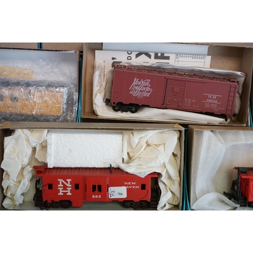 140 - Collection of HO gauge items of rolling stock contained in 24 x Athearn boxes, a couple of additiona... 