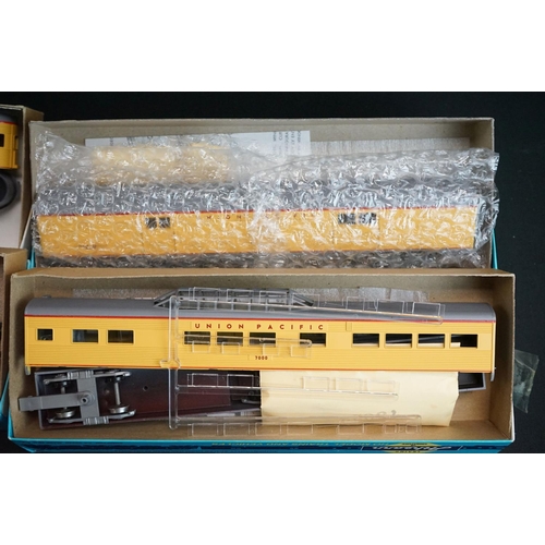 140 - Collection of HO gauge items of rolling stock contained in 24 x Athearn boxes, a couple of additiona... 