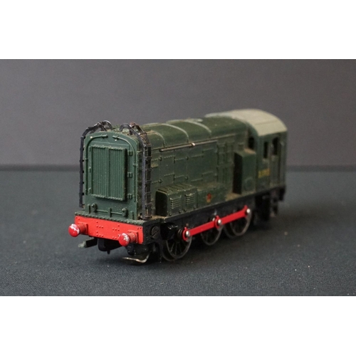 141 - Four Hornby Dublo locomotives to include 0-6-2 LNER 9596, D3763, 0-6-2 LMS 6917 and 2-6-4 180059 BR ... 