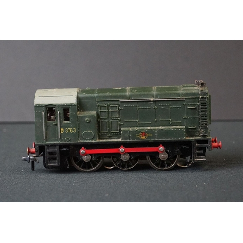 141 - Four Hornby Dublo locomotives to include 0-6-2 LNER 9596, D3763, 0-6-2 LMS 6917 and 2-6-4 180059 BR ... 